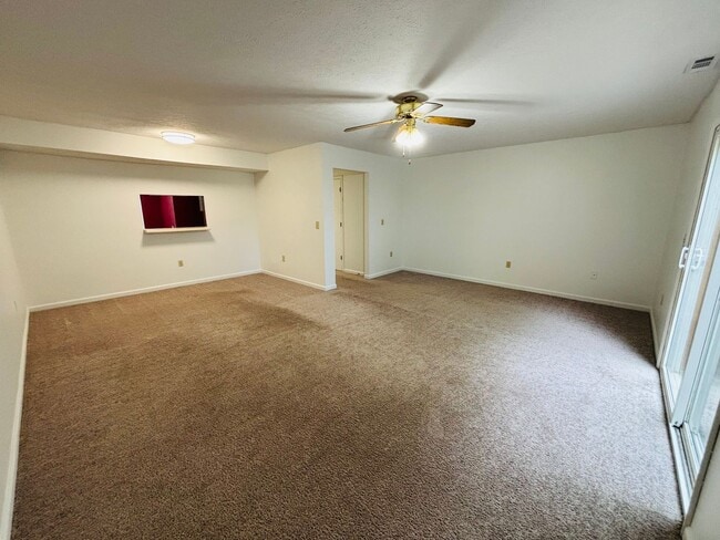 Building Photo - 931 Lora Ln