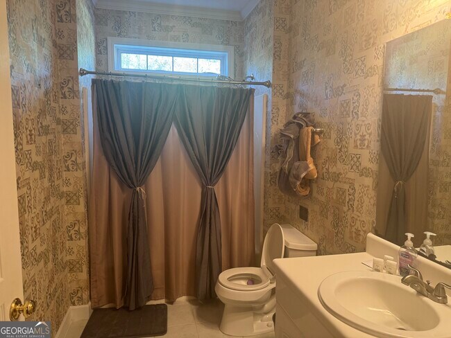 Building Photo - 421 Creekside Dr