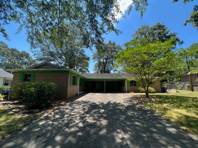 Building Photo - So Close to Downtown Greenville - this VER...