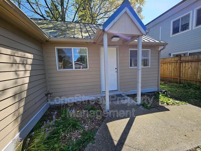 Primary Photo - 4553 NE 105th Ave