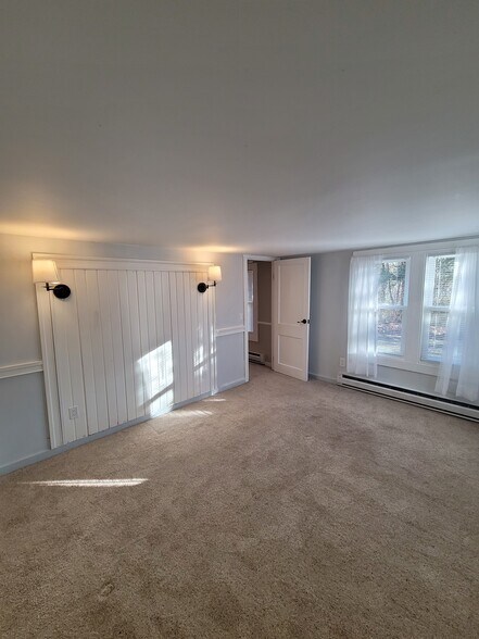 Building Photo - W4019 Oakwood Dr