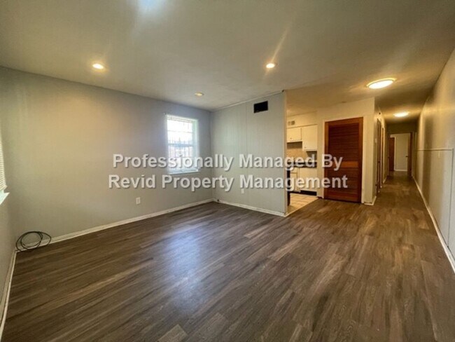 Building Photo - 906 Brower St
