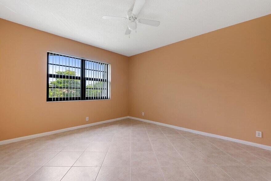 Building Photo - 3111 Oakland Shores Dr