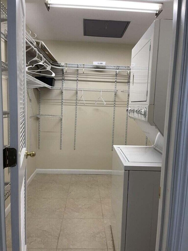 Building Photo - 22765 SW 66th Ave