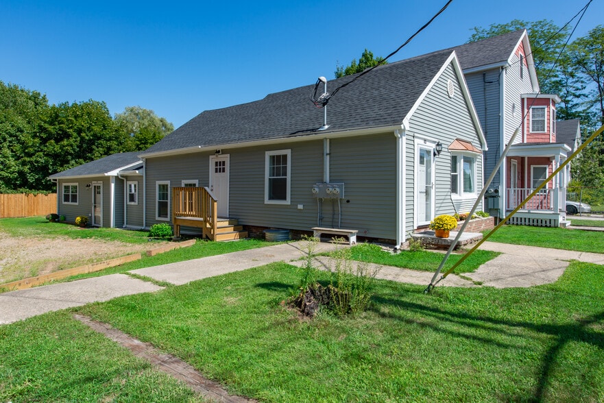 Building Photo - 43 Main St