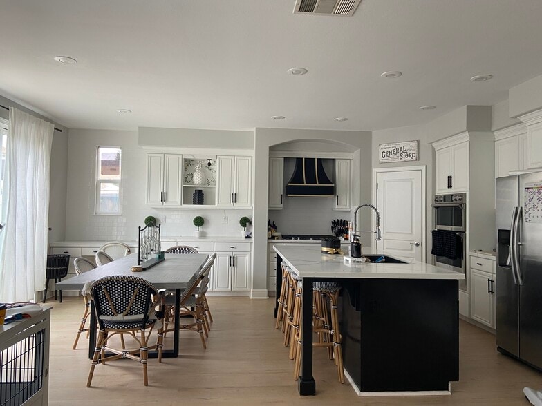 Kitchen - 2070 Katnich Ln