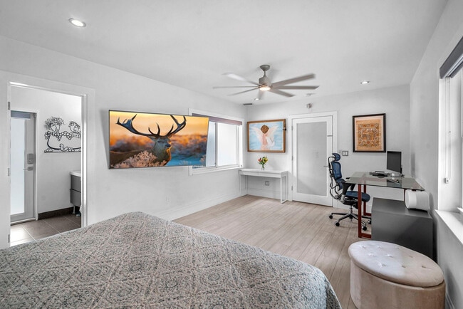 Building Photo - 2212 NE 32nd Ave