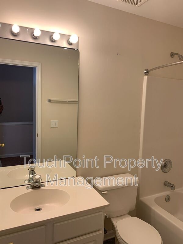 Building Photo - 3262 Mannington Dr