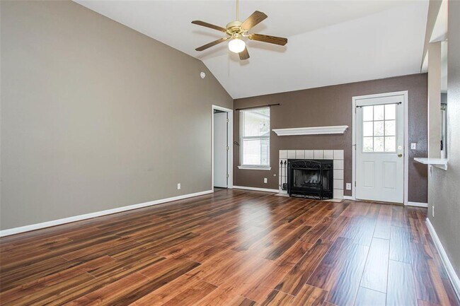 Building Photo - 814 Lantana Dr