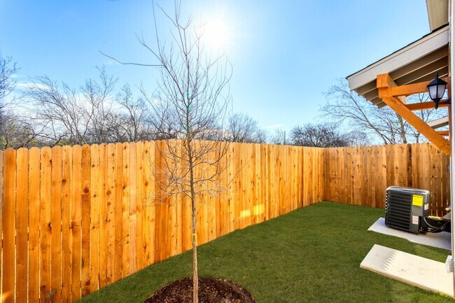 Building Photo - Brand New 3/2.5 Townhome