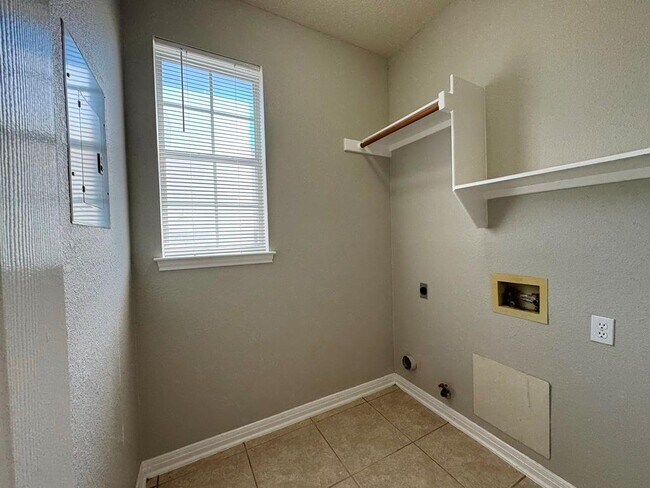 Building Photo - 5844 Back Bay Ln