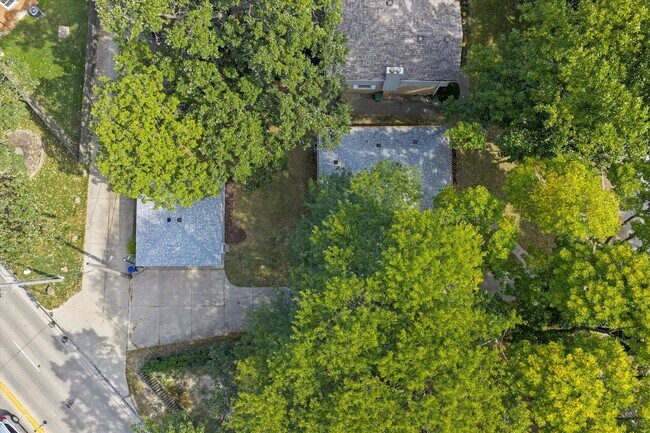 Building Photo - 9624 W Shore Dr