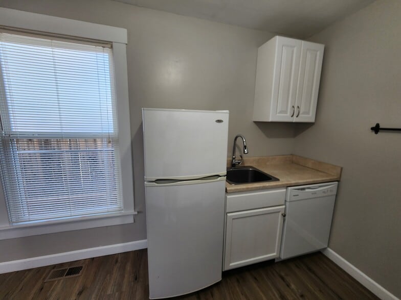 Kitchen - 3017 Grandview St