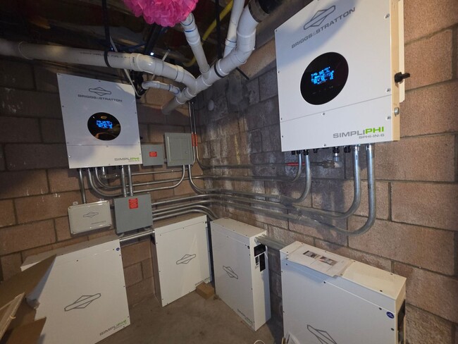 Building Photo - Wonderful Mid Century Home available for lease