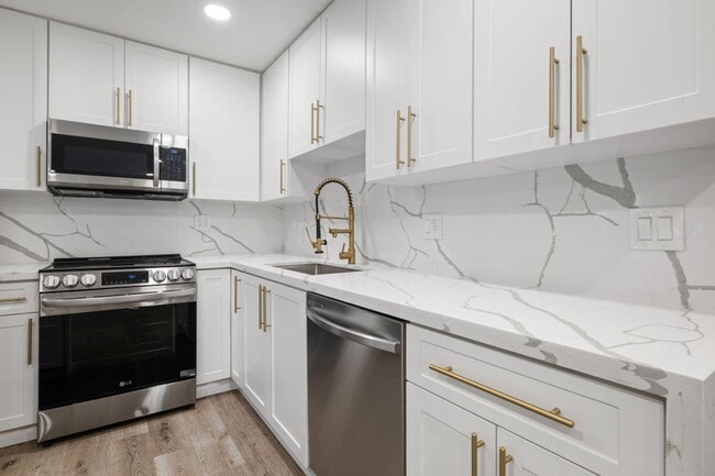 Building Photo - 2298 NE 4th Ave