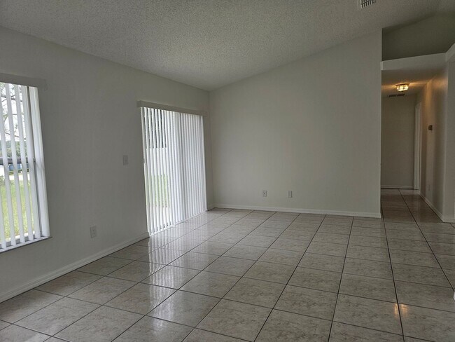 Building Photo - 13345 Pinyon Dr