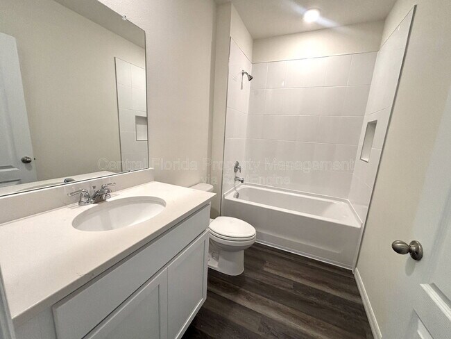 Building Photo - 5513 Hayloft Dr