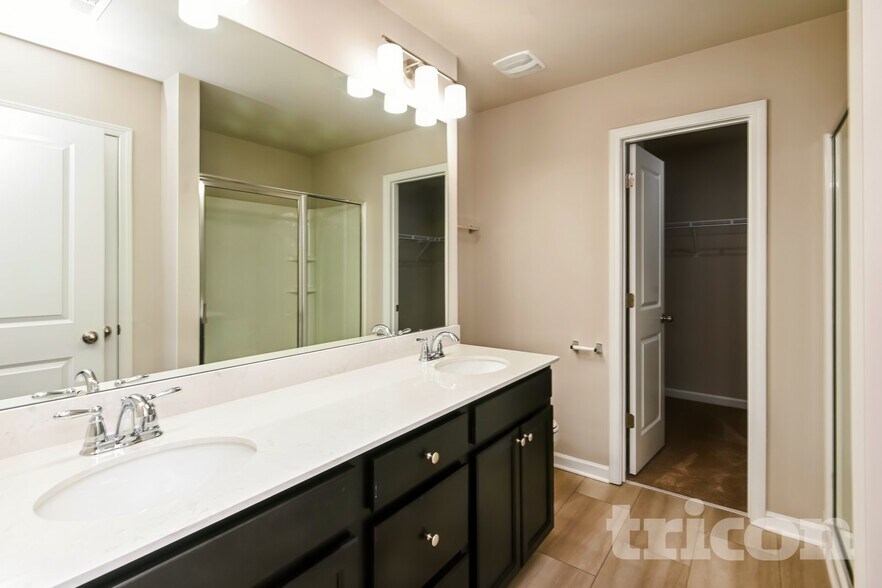 Building Photo - 139 Spring Knoll Dr