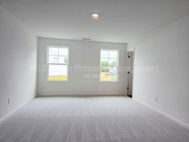 Building Photo - 875 Pilot St