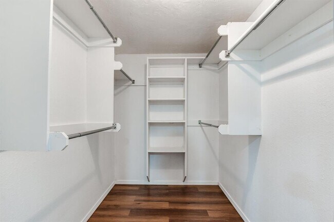 Building Photo - 8321 Breezewood Dr