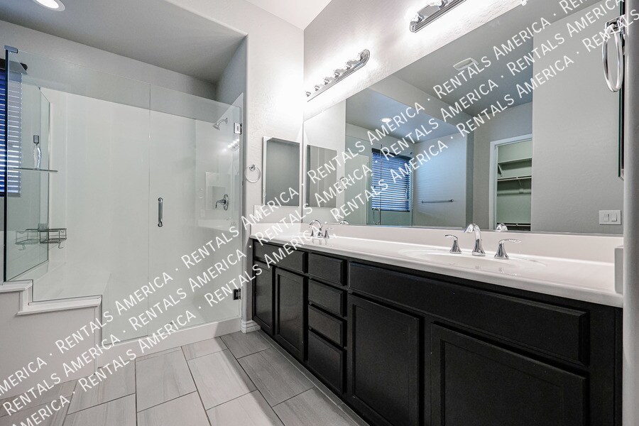 Building Photo - 8544 W Midway Ave