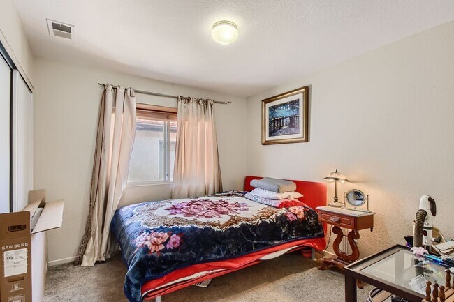 Building Photo - Furnished luxury spacious single family house. Gustavo Lopez AMSI