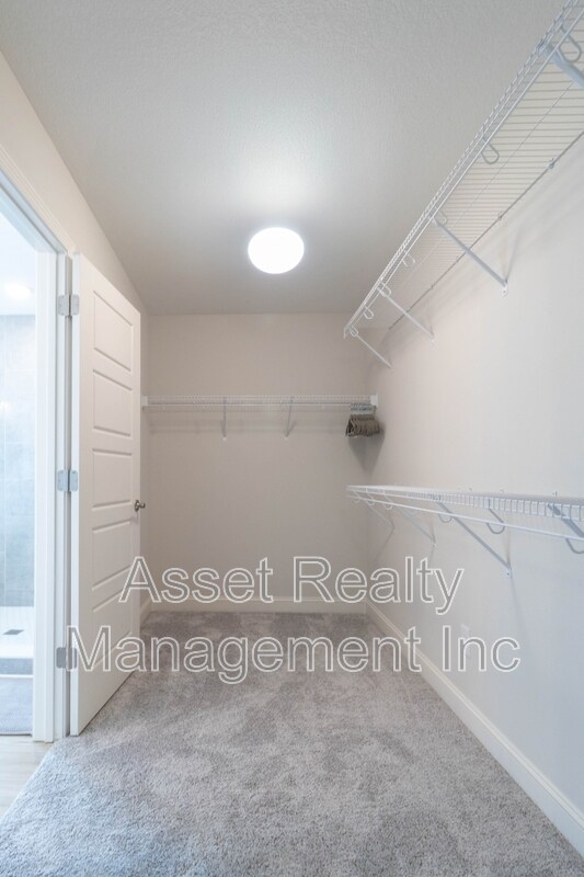 Building Photo - 1730 Silver Chapel Dr