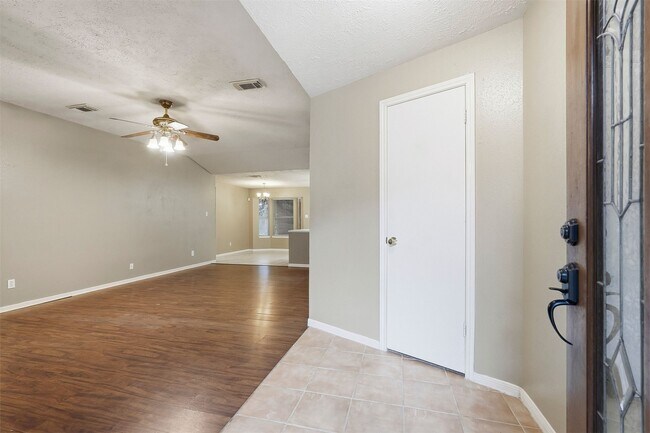 Building Photo - 21739 Park Bend Dr