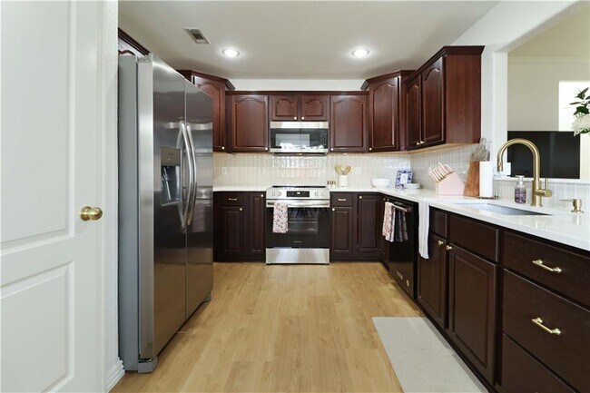 Building Photo - 3000 SW Wentworth Ave