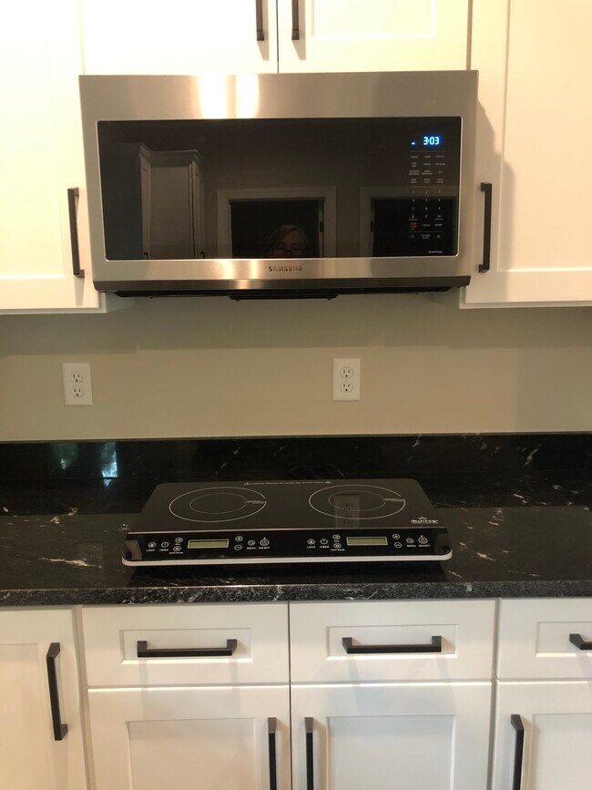 Induction cooktop and microwave/convection oven combo - 4912 Florida Ave