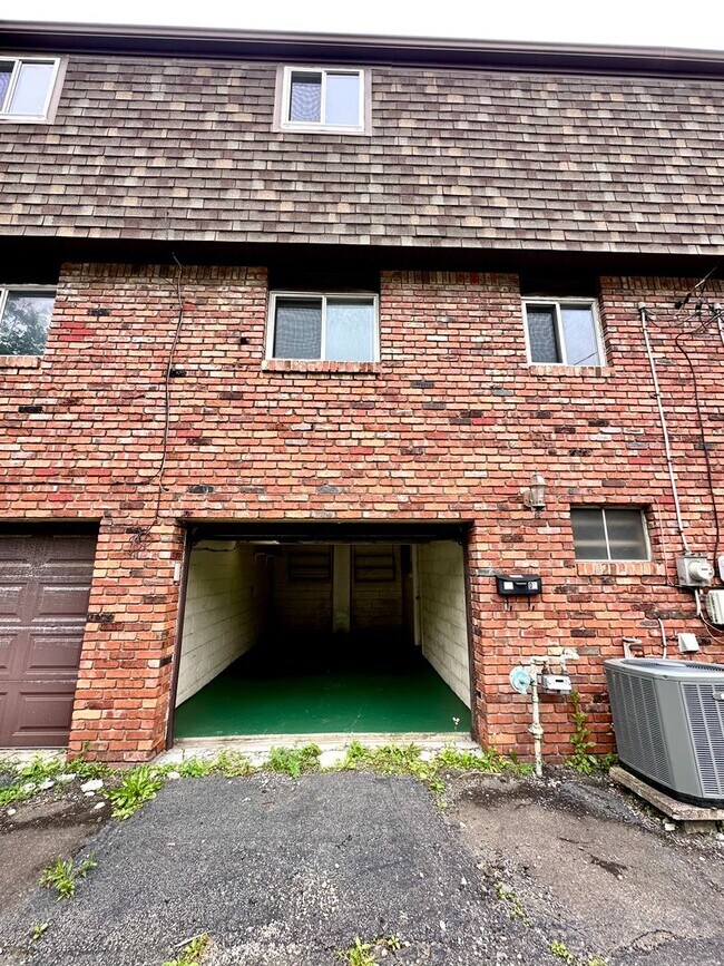 Building Photo - Well-Maintained 2 Bed, 1 Bath Townhome in Munhall - Central AC & Heat, Integral Garage - Availabl...