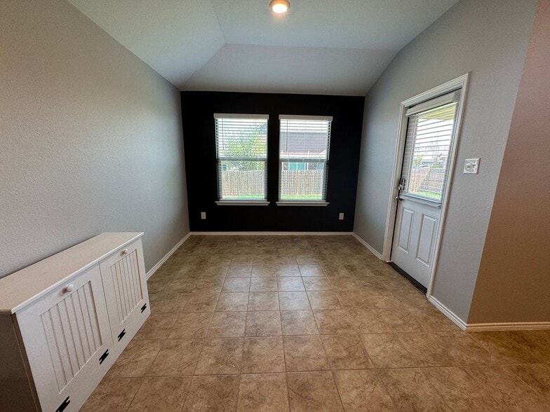 Building Photo - 9612 Murandy Dr