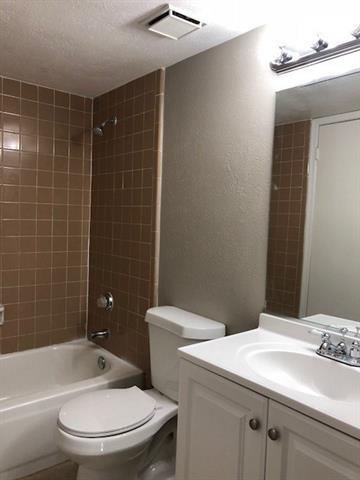 Building Photo - 3100 Boxwood Ln