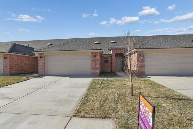 Building Photo - Furnished