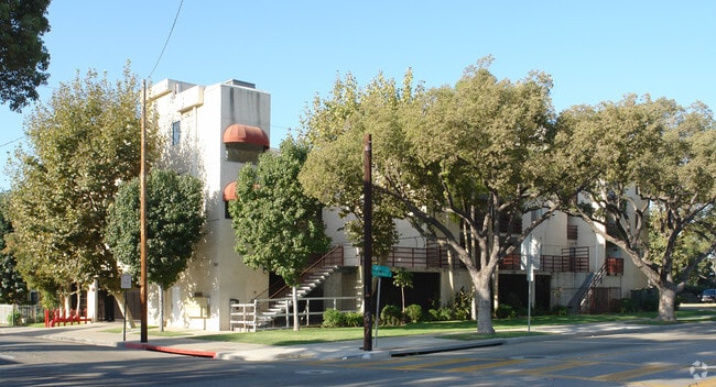 Lacy and Raitt Apartments - Lacy and Raitt