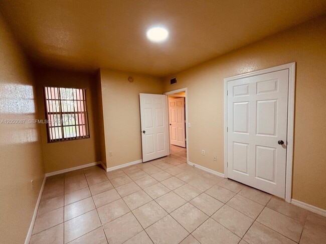 Building Photo - 2403 Belmont Ln