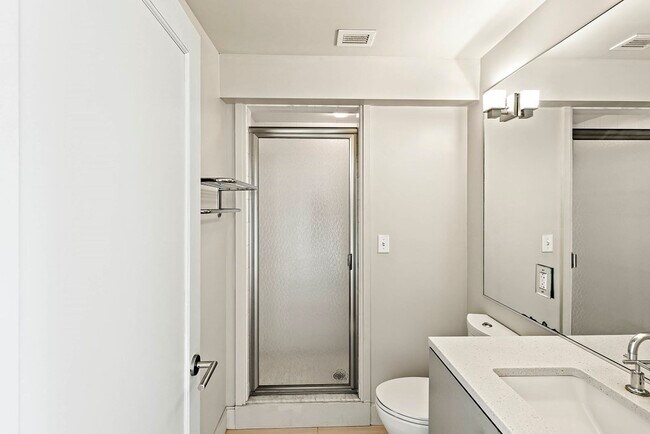 Building Photo - 33 3rd Ave