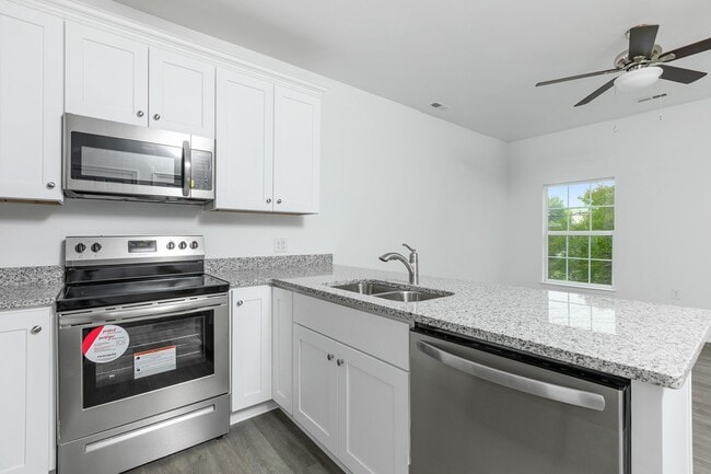 Building Photo - newly renovated property