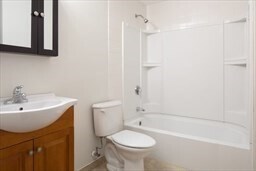 Building Photo - 45 Chelsea St