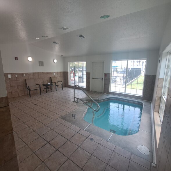 Building Photo - River Rock Apartments