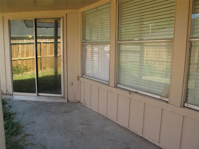 Building Photo - 2526 Doverglen Dr