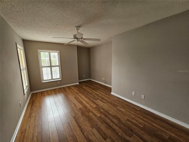 Building Photo - 2206 N Creek Ct