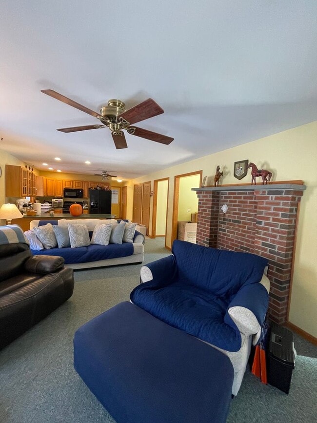 Building Photo - Price reduction!! A beautiful 3 bedroom 2....