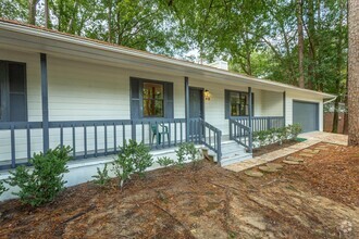 Building Photo - 913 Tamarack Ave