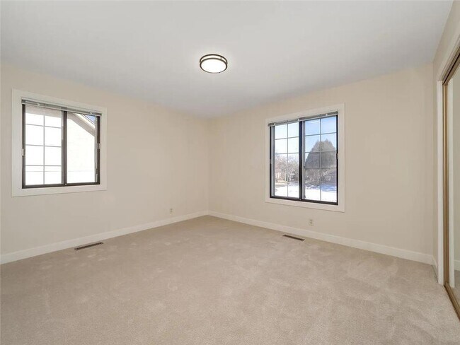 Building Photo - 7783 Kingsview Ln N