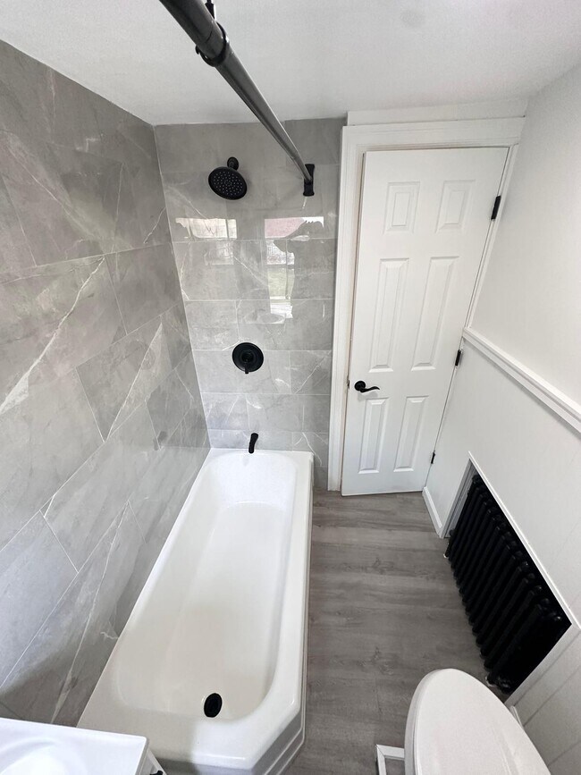 Building Photo - 109 S 7th Ave