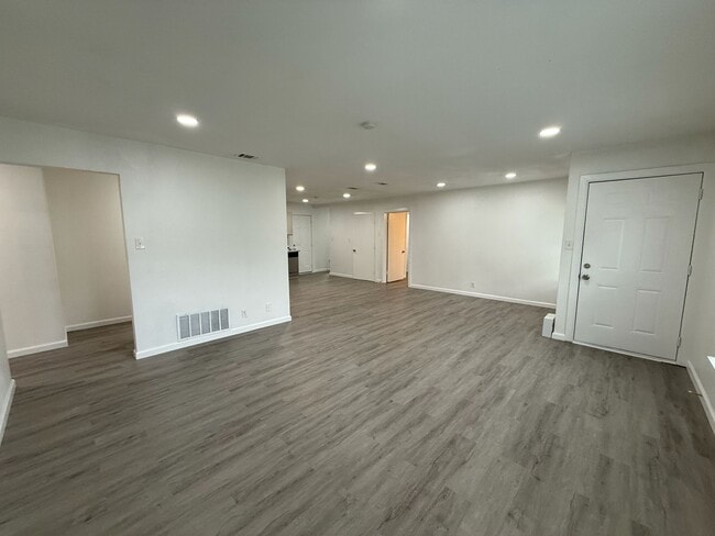 Building Photo - 319 Woodard Ave