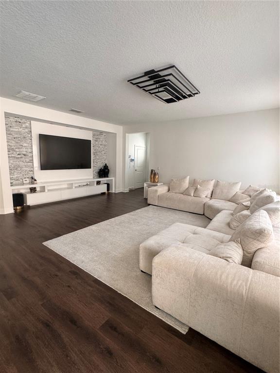 Building Photo - 11737 Verrazano Dr