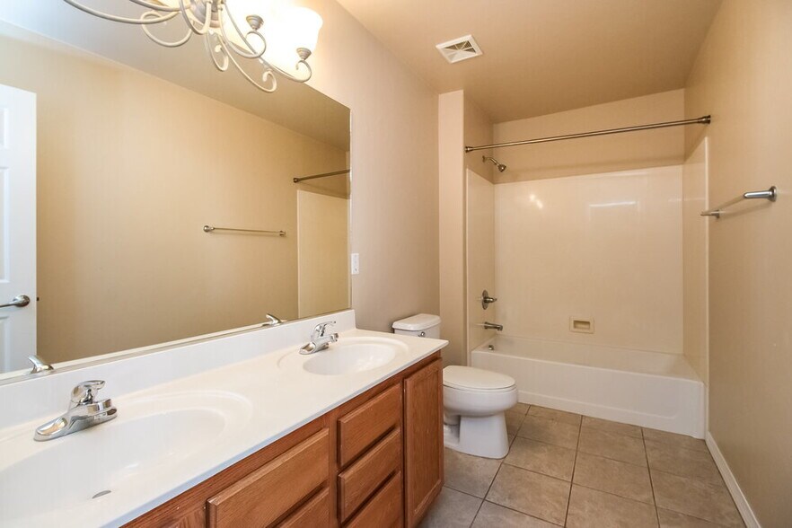 Building Photo - 617 Vuelta Buril