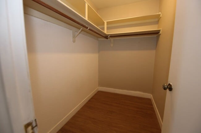 Building Photo - CENTRAL LOCATION - TROPICANA/MARYLAND AREA - 2 BED/2 BATH